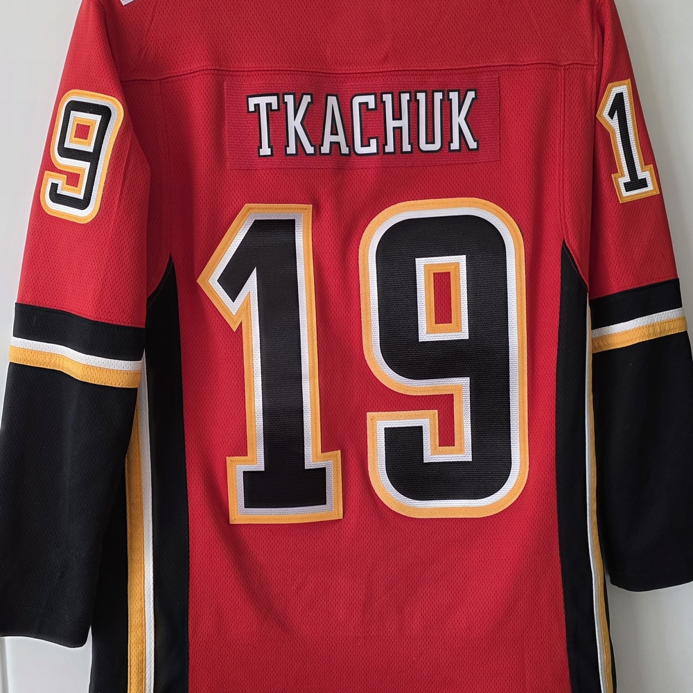 Women's Calgary Flames Matthew Tkachuk #19 jersey in excellent condition